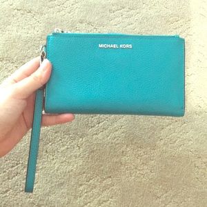 Michael Kors Adele Smartphone Wristlet